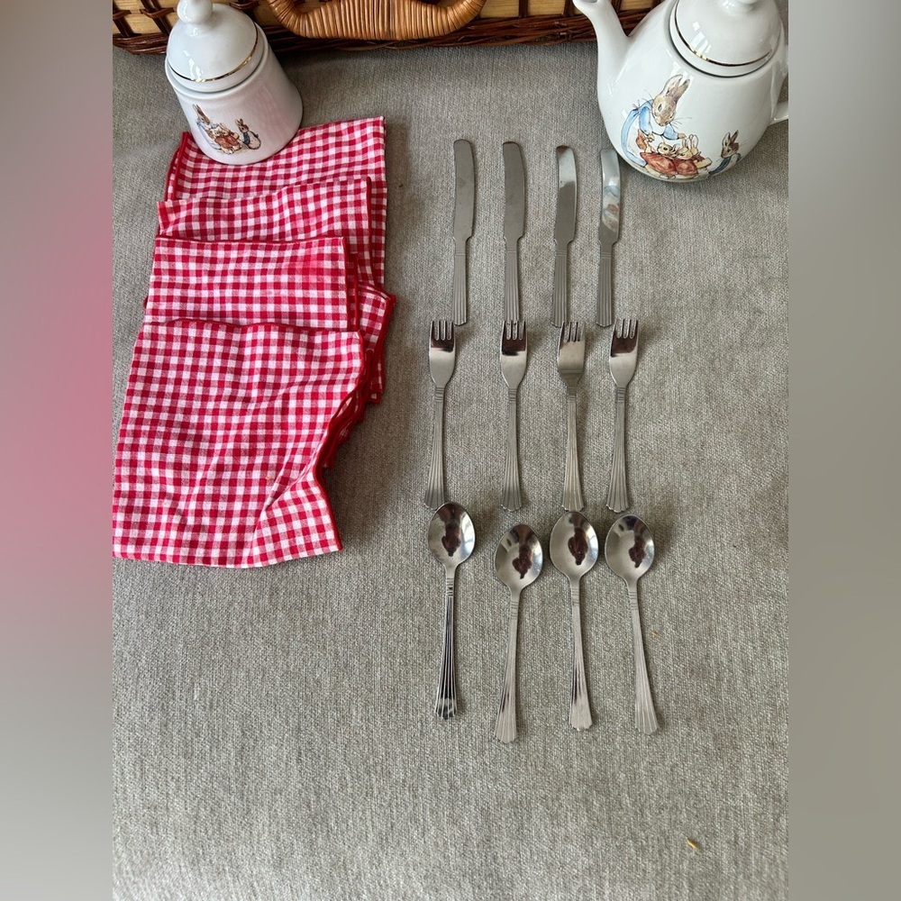 Peter Rabbit Picnic Set ByThe World Of Beatrix Portter - complete - Picture 2 of 15